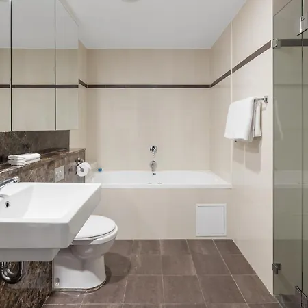 Meriton Suites World Tower, Sydney Exterior photo Bathroom