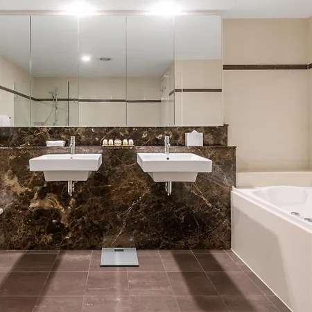 Meriton Suites World Tower, Sydney Exterior photo Bathroom