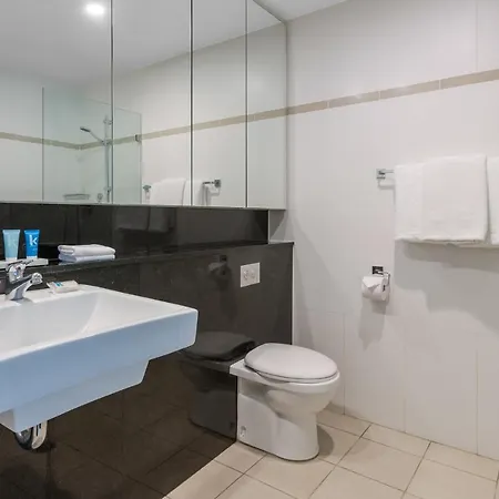 Meriton Suites World Tower, Sydney Exterior photo Bathroom