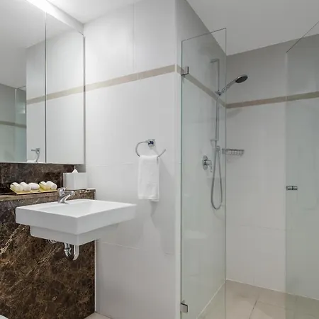 Meriton Suites World Tower, Sydney Exterior photo A shower enclosure